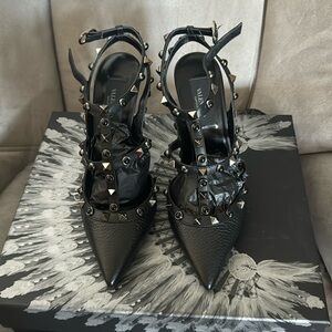 VALENTINO ROCKSTUD ROLLING LEATHER 36